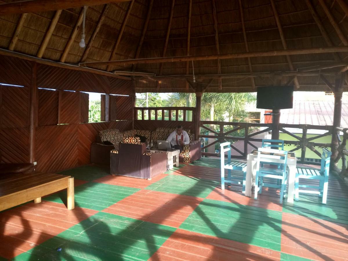 Saint Blaise Hotel Gatumba Buitenkant foto